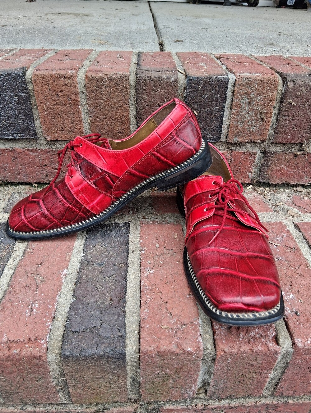 Gliders Men’s Red Croc-Embossed Slip-On Loafers